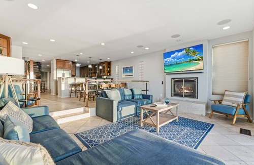 Beach Barber Tract House | Oceanfront at Windansea | Luxe 3-Story Home w/Views, A/C, Garage