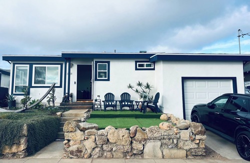 Ocean Beach Cottage | Oceanfront Cottage- on the cliffs- water front property