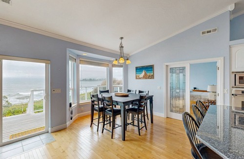 Harbor House | Oceanfront home with outdoor dining, WIFI, fireplace, gas grill, washer & dryer