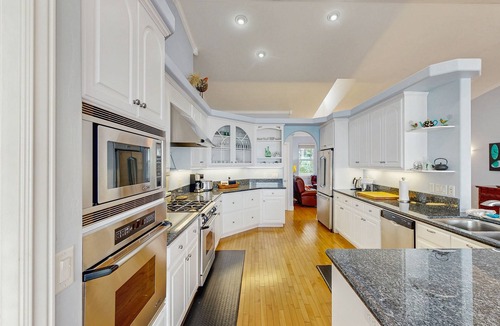 Harbor House | Oceanfront home with outdoor dining, WIFI, fireplace, gas grill, washer & dryer
