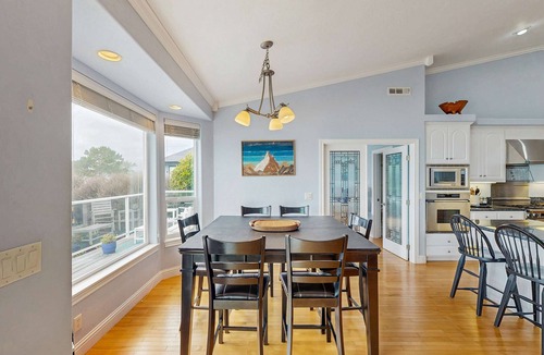 Harbor House | Oceanfront home with outdoor dining, WIFI, fireplace, gas grill, washer & dryer