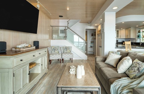 La Selva Beach House | Oceanfront La Selva Beach Home w/Fireplace, Views & Beach Access | Sand Castle