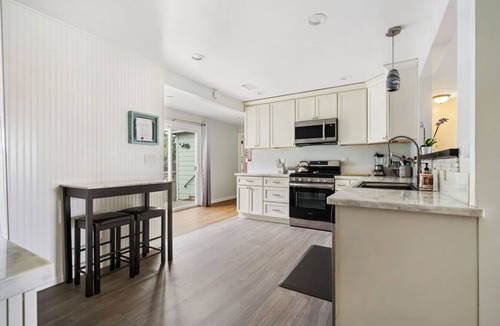 East Side Capistrano House | Oceanside Bungalow *1 Mile to Beach & Pier!*