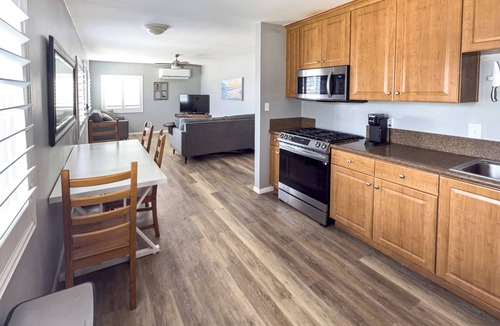 East Side Capistrano House | OceanSide, CA Retreat, 5 Min Drive to Beach & Pier, King Bed, A/C, Big Backyard