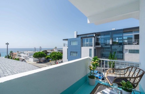 The Strand Apartment | Oceanview I King Suite I Steps from the Ocean