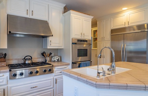 Templeton House | Olive Orchard + Pool + Hot Tub | Hilltop Views | Hidden Hills Olives and Oaks