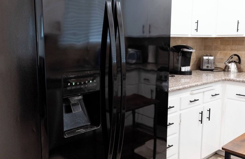 Orange House | Orange you glad to be here? 3/2 pet friendly serene oasis in the heart of Orange