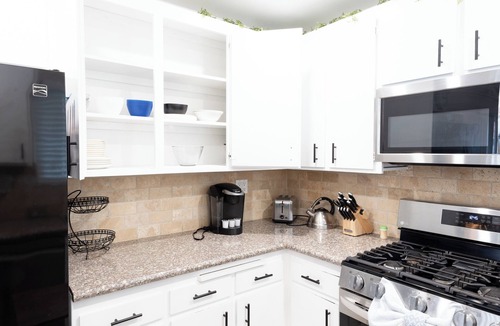 Orange House | Orange you glad to be here? 3/2 pet friendly serene oasis in the heart of Orange