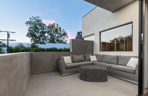 Beverly Grove Villa | Orlando - Stunning Modern WeHo Estate w/Pool & Cabana in Prime Los Angeles