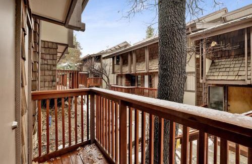 Big Bear Lake House | Ours De Ski Chateau at Snow Summit - Big Bear Basecamp Resort Condo w/Hot Tub