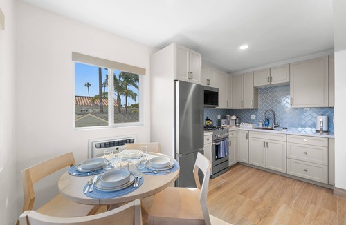 Crown Point Apartment | Pacific Tides 5 - Modern Studio in the Heart of Pacific Beach w/AC and Parking