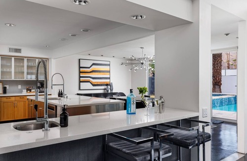 Twin Palms House | Palm Springs California Modern | Salt Pool, Spa, Fire Pit & Mountain Views
