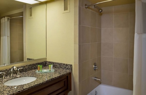 Laughlin Hotel | Panorama Room 2 Queens | Aquarius Casino Resort |Casino Adventure
