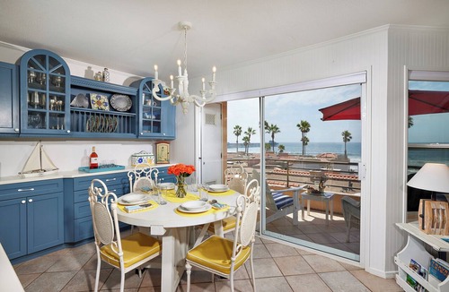 Townsite Condo | Panoramic Ocean View White Sandy Beaches Community Jacuzzi