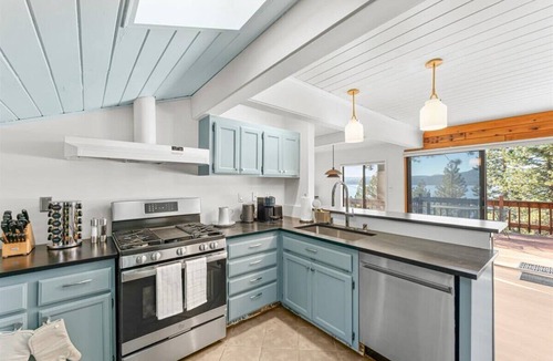 Brockway House | Park Lane Lakeview Lookout