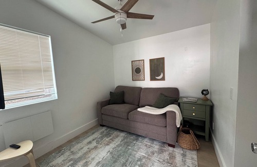 Ridgeview - Webster Cottage | Parkside 2BDRM Guesthouse, Patio/Parking for 4, Near Petco