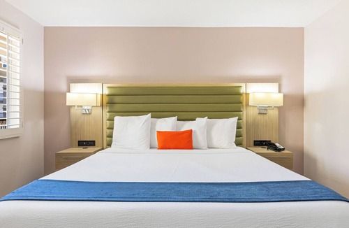 Pasadena Hotel | Pasadena Inn at Old Town