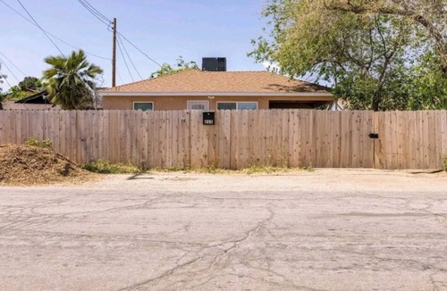 Oildale House | Peaceful 2-bedroom house with AC in Bakersfield