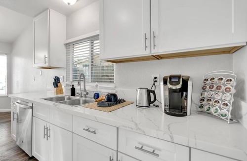 Sacramento House | Peaceful and spacious family-friendly home perfect for long term stay