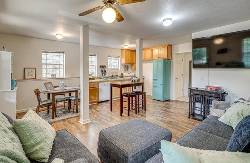 Applegate House | Peaceful Forested 2BR Suite w/Private Hot Tub