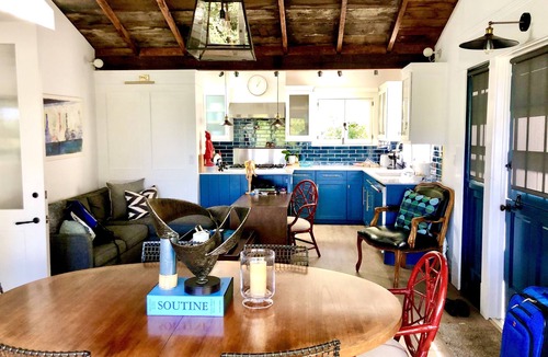 Eagle Rock House | Peaceful Hillside Garden Cottage