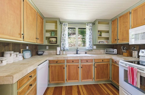 Angels Camp House | Peaceful Historic Home Steps from Main Street with Porch & Patio