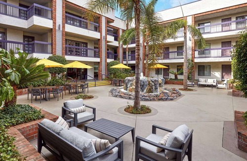 Orange Hotel | Peaceful King Retreat Near Disneyland & Angel Stadium - 2.5 Miles Away