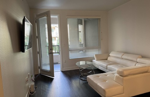 Atwater Village Apartment | Peaceful luxury 2bed/2bath with Pool & Spa