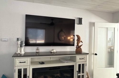 Smith River House | Pelican Cottage - Ocean Views, Walk to Beach, Game Room & Pet Friendly