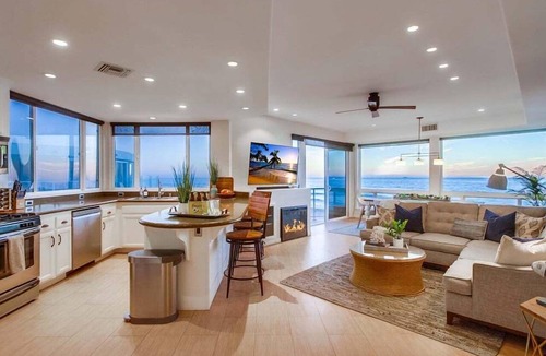 Central Mission Beach Condo | PENTHOUSE SKY SUITE * 55' Ocean Front * 4 Decks