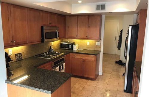 Hollywood Hills Condo | Perfect 2-bedroom condo with AC in welcoming Los Angeles