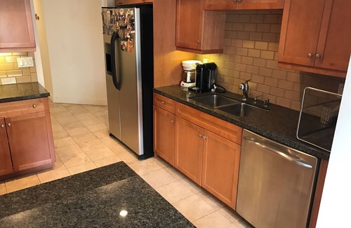 Hollywood Hills Condo | Perfect 2-bedroom condo with AC in welcoming Los Angeles