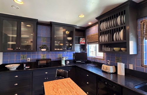 Mid-Wilshire House | Perfect 2-bedroom townhome with AC in delightful Los Angeles