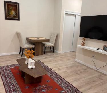 Mid City House | Perfect and relaxing Couple retreat in the heart of Los Angeles