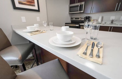 Newark Hotel | Perfect for Getaways Close to Fremont BART - Free Breakfast