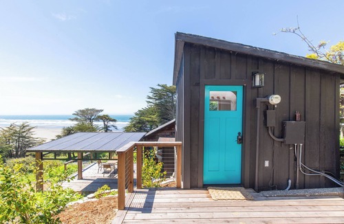 Westhaven-Moonstone Cabin | Perfect for outdoor lovers—surf, hike, and explore the North Coast! Close to Redwood National Park