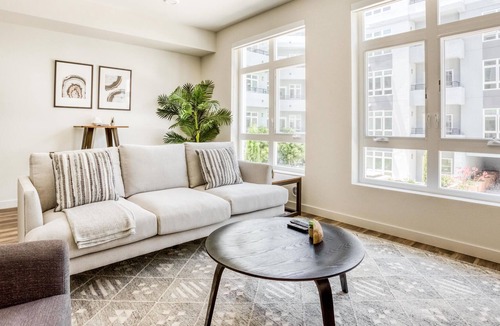 Pill Hill Apartment | Pet-Friendly 1BR in Oakland Near Lake Merritt