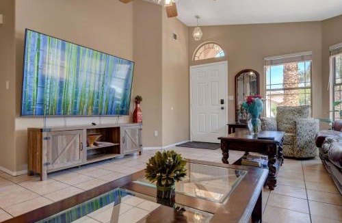Coral Hills House | Pet-Friendly 3B Vegas Rental Sleeps 8 Families, Groups & Nurses Wellcome!