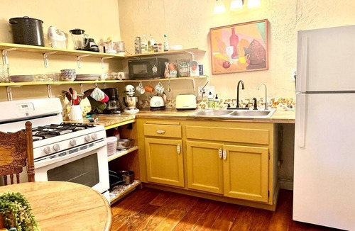 Rainbow CDP Cottage | Pet Friendly Fantastic Cottage with Hot-tub in Rainbow, California