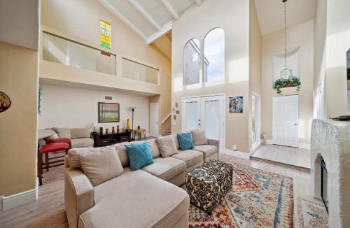 Corona del Mar House | Pet Friendly Gem Near the Beach and Shopping