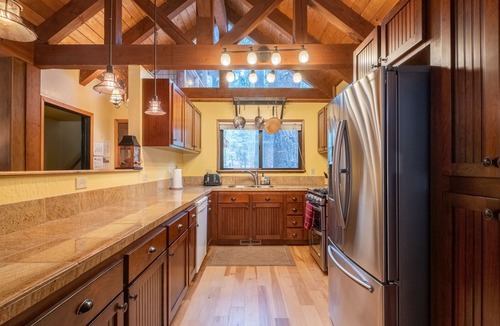 Truckee House | Pet-Friendly Lodge | A/C & King Suite | Rec Center Access | Near Lake & Trails