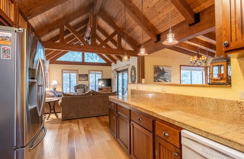 Truckee House | Pet-Friendly Lodge | A/C & King Suite | Rec Center Access | Near Lake & Trails