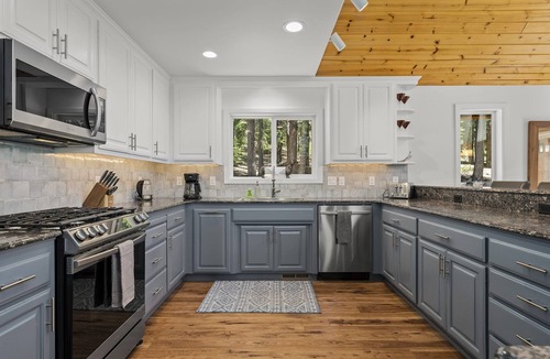 Sugar Pine Estate House | Pet-Friendly Mountain Escape | King Suite, Near Trails, Downtown & Dining