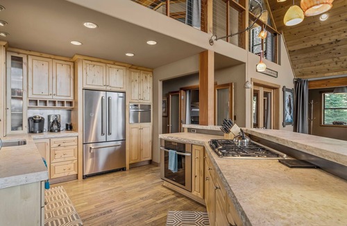Truckee House | Pet-Friendly Mountain View Retreat | Near Lake & Trails | Rec Center Access