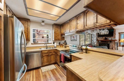 Kingswood Estates House | Pet-Friendly Tahoe Stay, Forest Views and Gas Fireplace