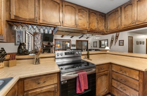 Kingswood Estates House | Pet-Friendly Tahoe Stay, Forest Views and Gas Fireplace