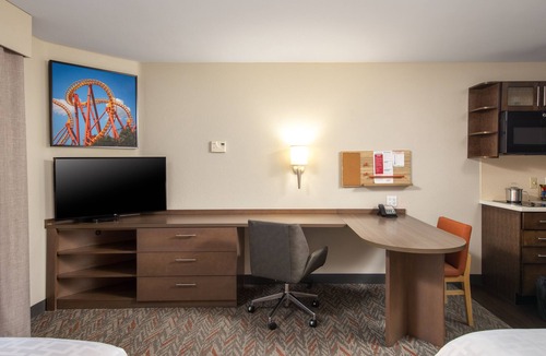 Anaheim Resort House | Pets Allowed! Minutes from Disneyland! Two Great Studio Suites, Pool, BBQ, Gym