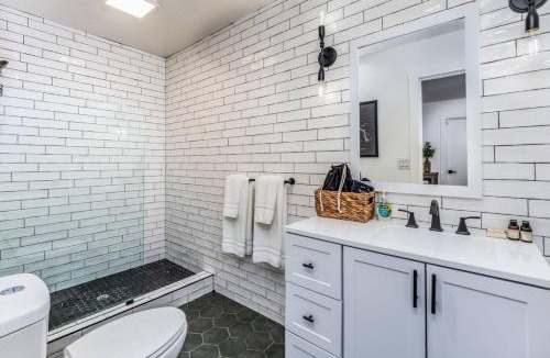 Oakhurst Apartment | Peytons Luxury Suite at The Four Daughters Inn