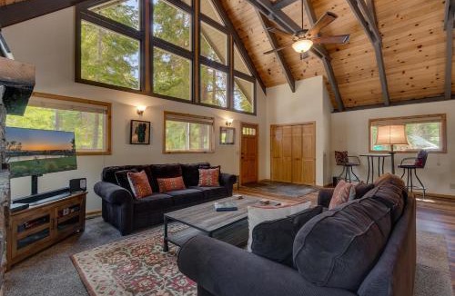 Ridgewood House | Piney wood - Quiet 2 BR Loft w Private Hot Tub