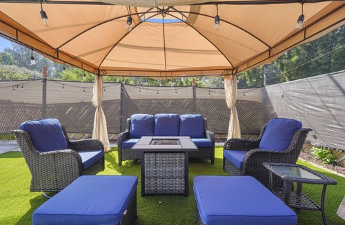 Riverside House | Pool - Game Room - FirePit - Free Parking - Sleeps 12 - Riverside Summer Getaway